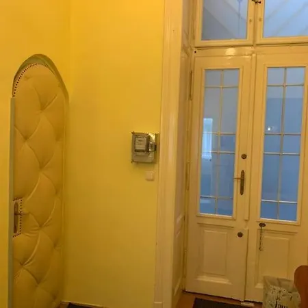 Location - Grand Boulevard