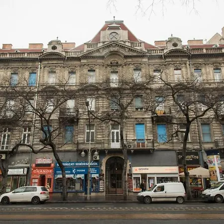 Location - Grand Boulevard